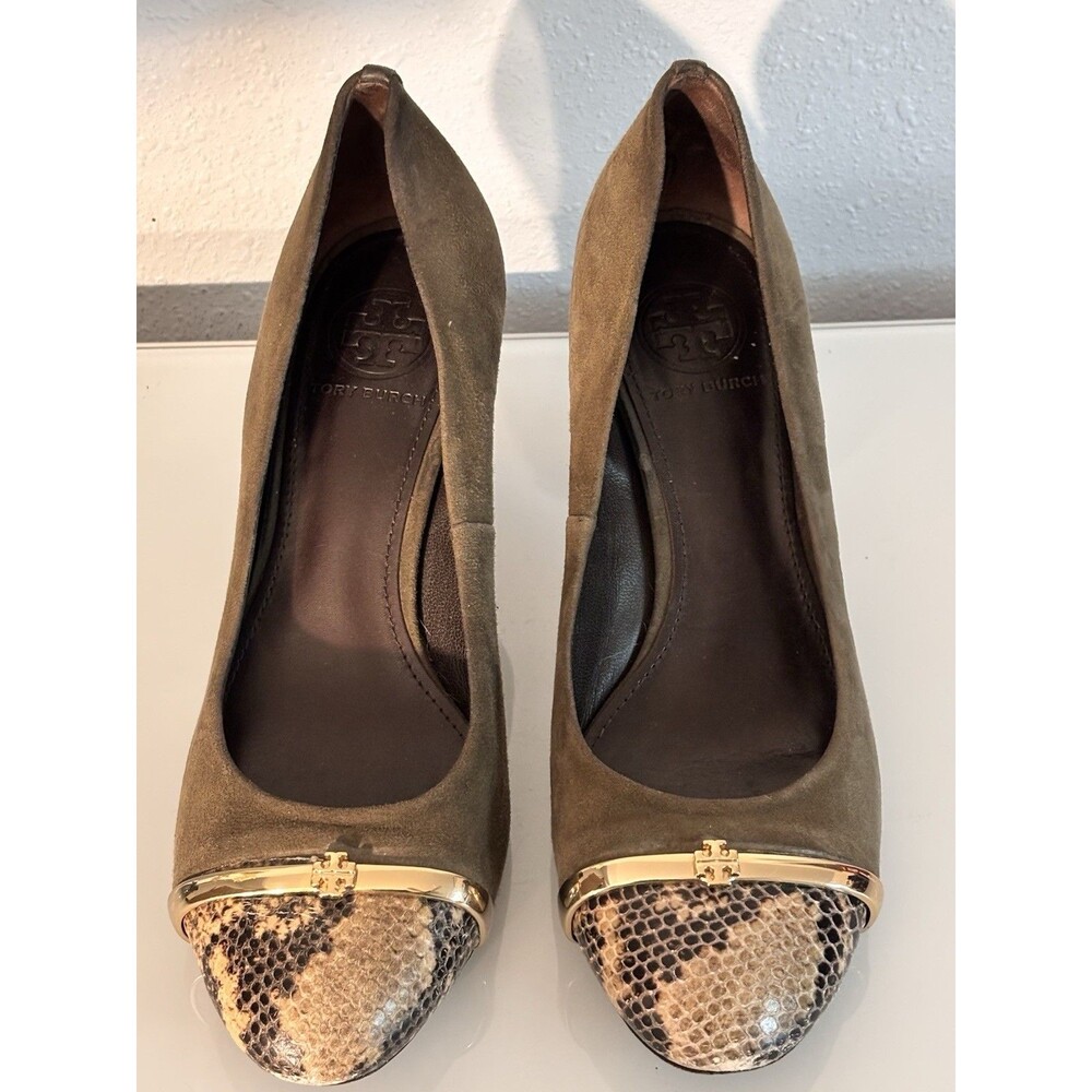 Tory Burch Suede Snakeskin Cap Toe Pumps Size 8 Gold Logo Leather Sole Heels - Picture 1 of 9